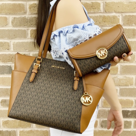 Michael Kors Handbags - Sale🥰🥰Michael kors tote and wallet Bundle